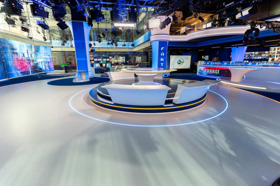 TV STUDIO TVN24/FAKTY - Warschau / Polen 2025 (8)